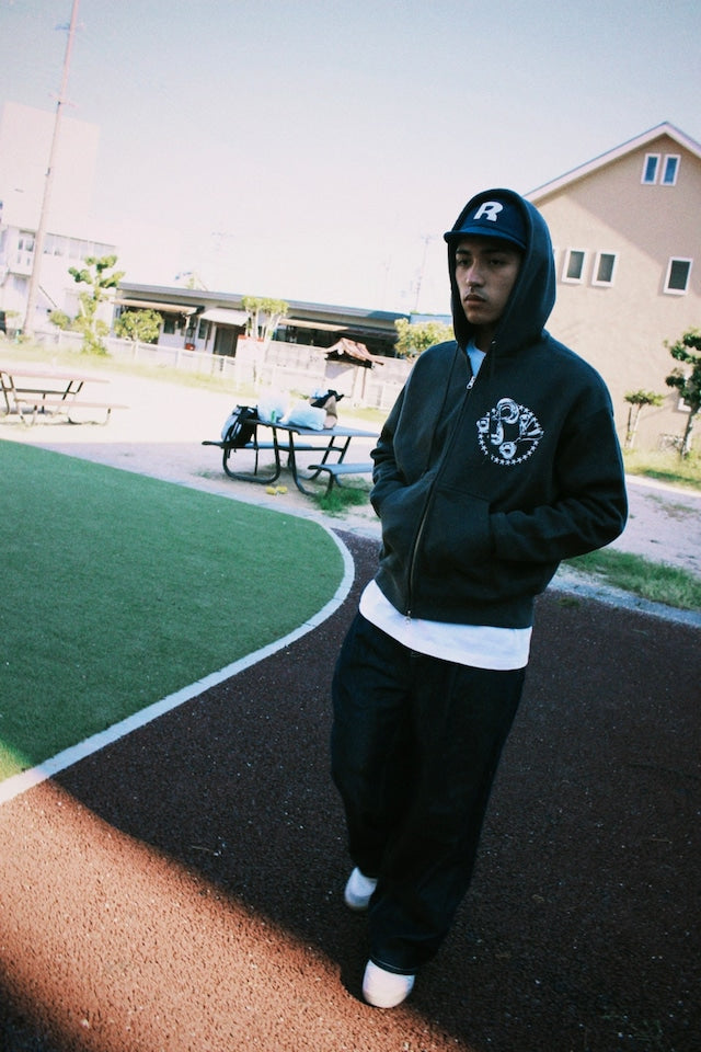 STAR CIRCLE ZIP HOODIE