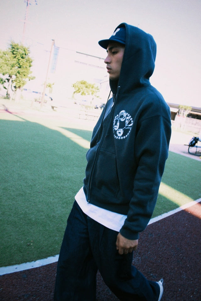 STAR CIRCLE ZIP HOODIE