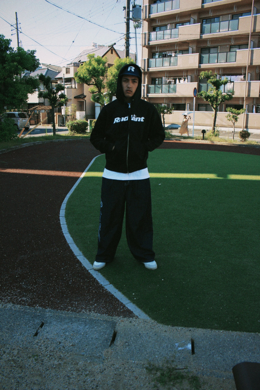RADIANT SPARK ZIP HOODIE